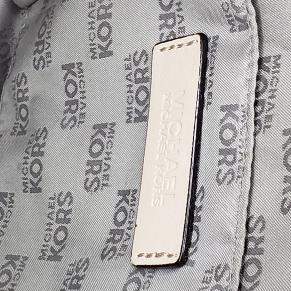 MICHAEL KORS Metallic Pewter Mirror Logo PVC & Leather North South Jet Set Tote - Picture 16 of 16